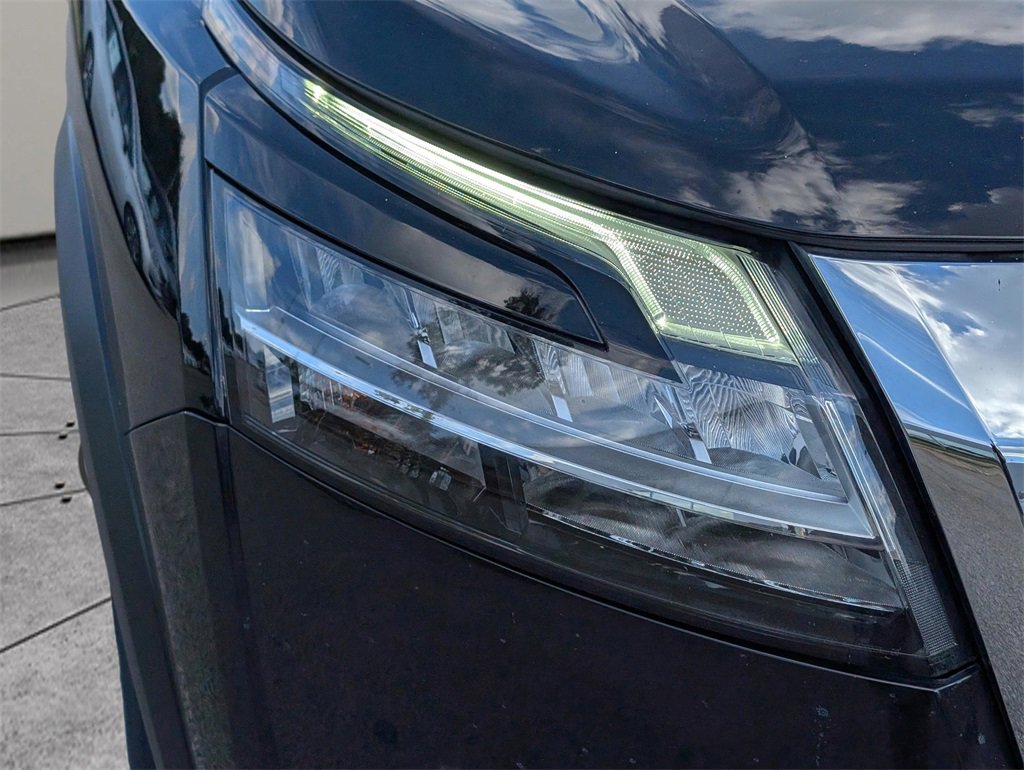 Used 2022 Nissan Pathfinder SV image 9