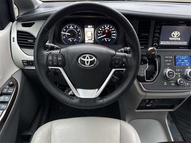 Used 2020 Toyota Sienna XLE image 12
