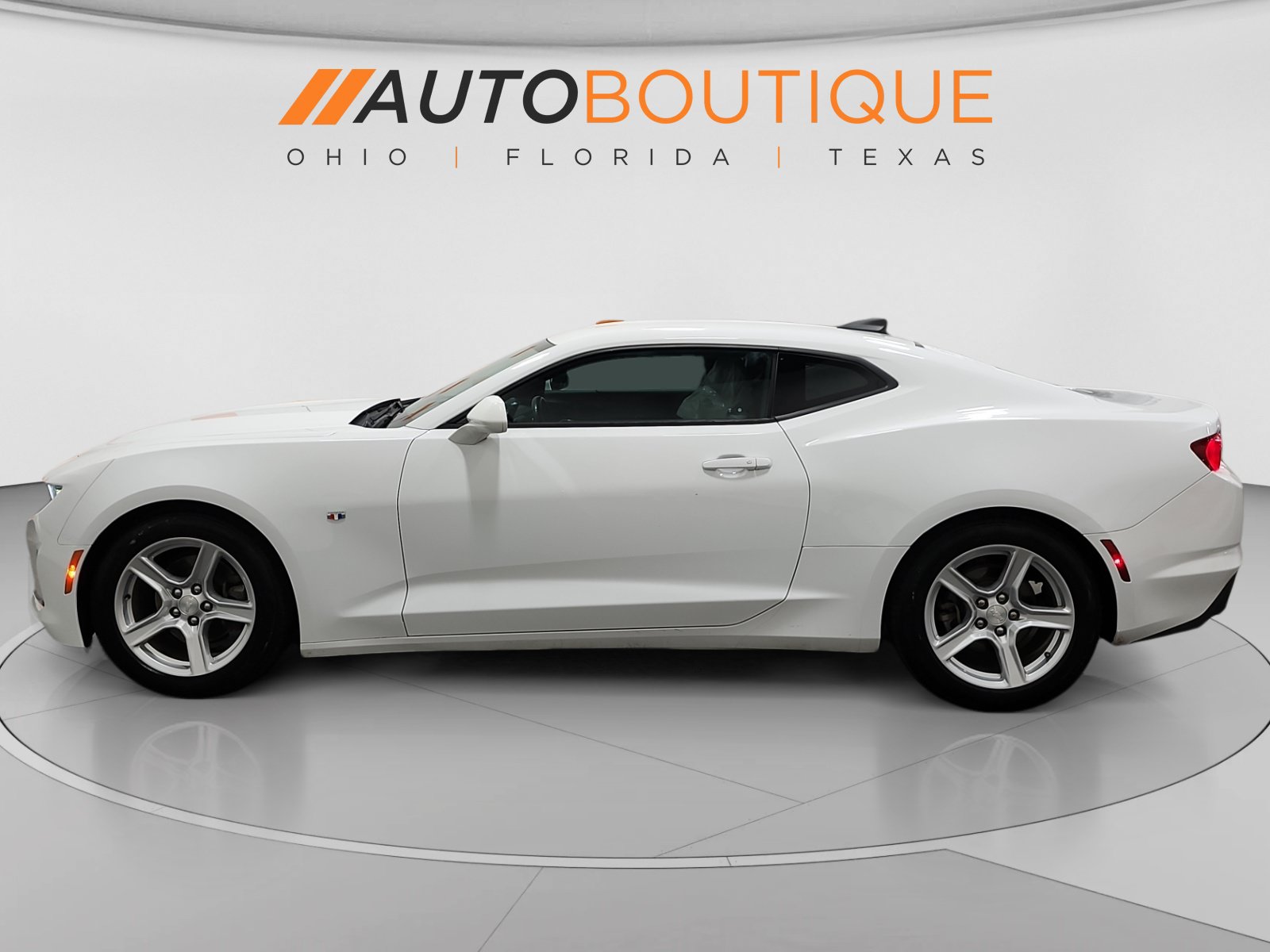 Used 2020 Chevrolet Camaro LT RWD image 2
