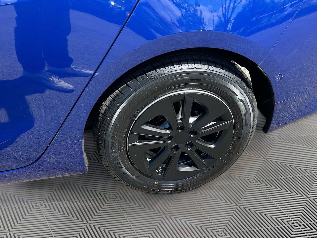Used 2018 Toyota Prius Two w/ Prius Two Safety Plus Package FWD image 28