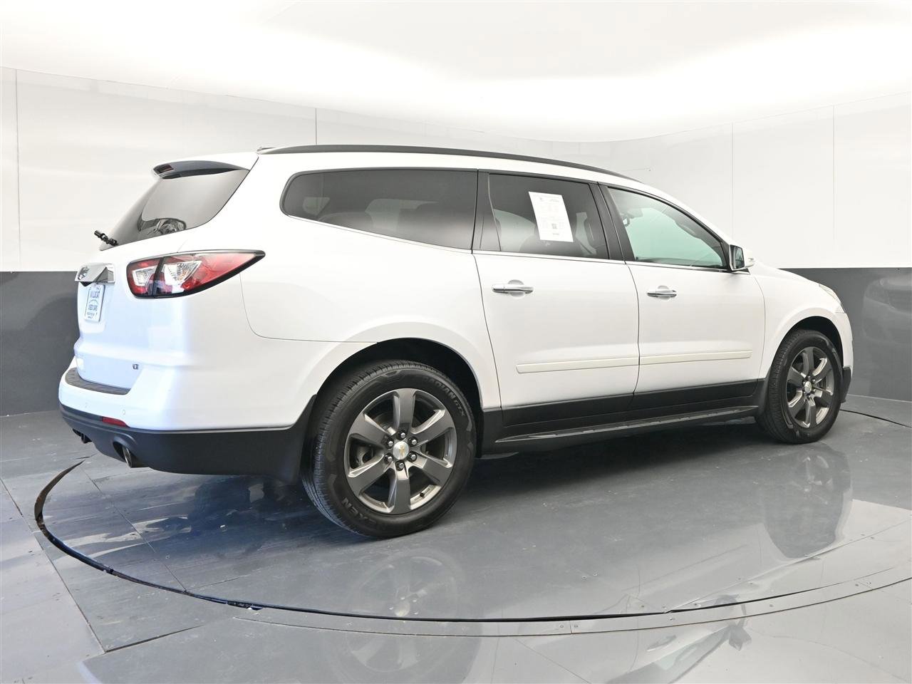 Used 2017 Chevrolet Traverse LT FWD image 5