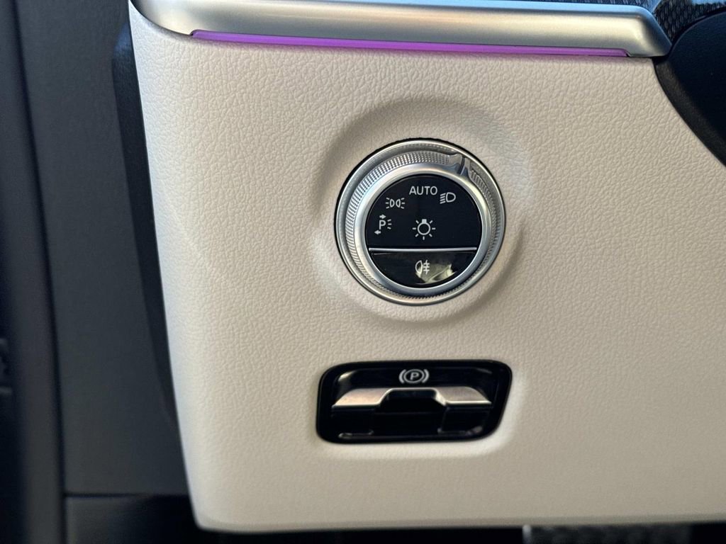 Used 2024 Mercedes-Benz CLE 300 4MATIC Coupe image 21