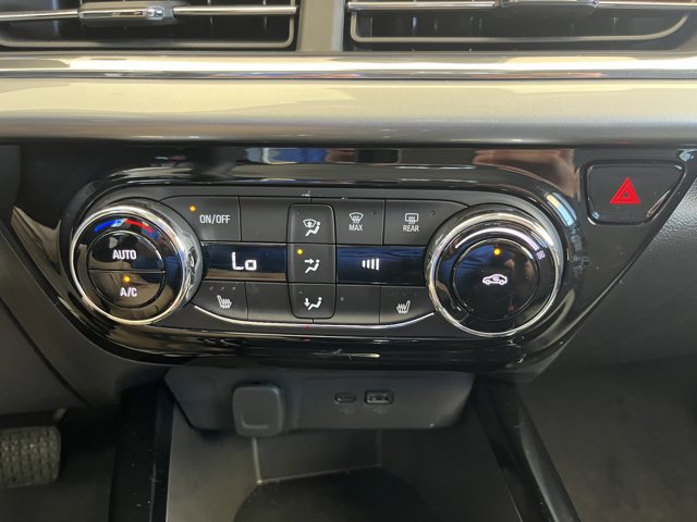 Used 2025 Chevrolet Trax LT w/ LT Convenience Package image 16