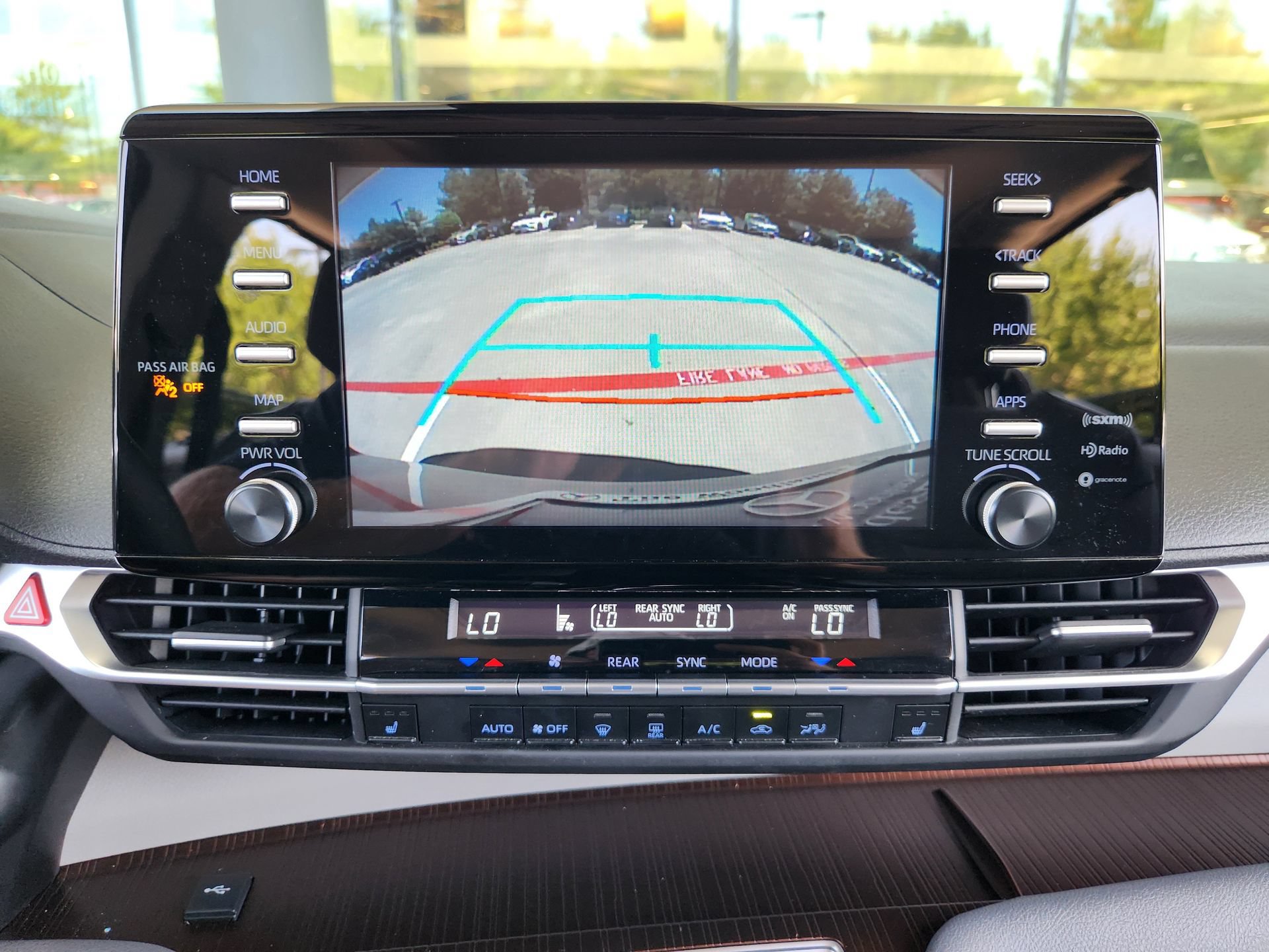 Used 2023 Toyota Sienna XLE FWD image 19