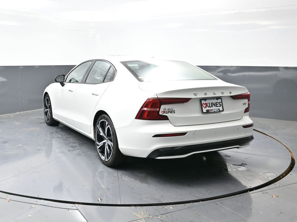 Used 2024 Volvo S60 B5 Core image 12