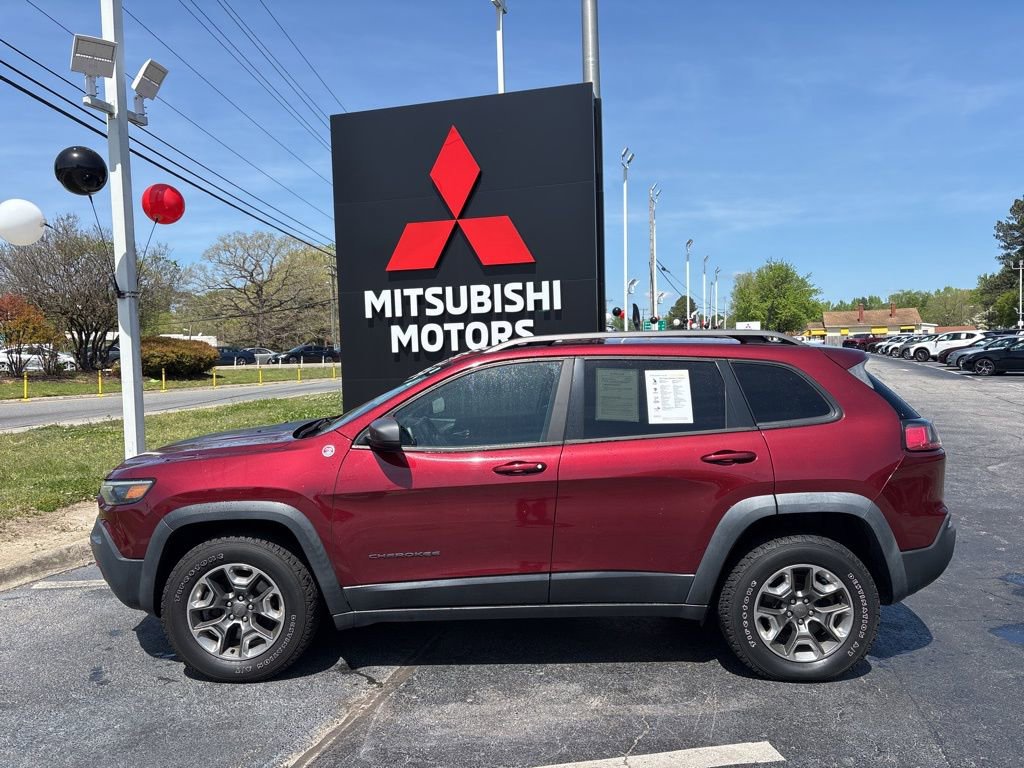 Used 2019 Jeep Cherokee Trailhawk w/ Cold Weather Group AWD/4WD image 7