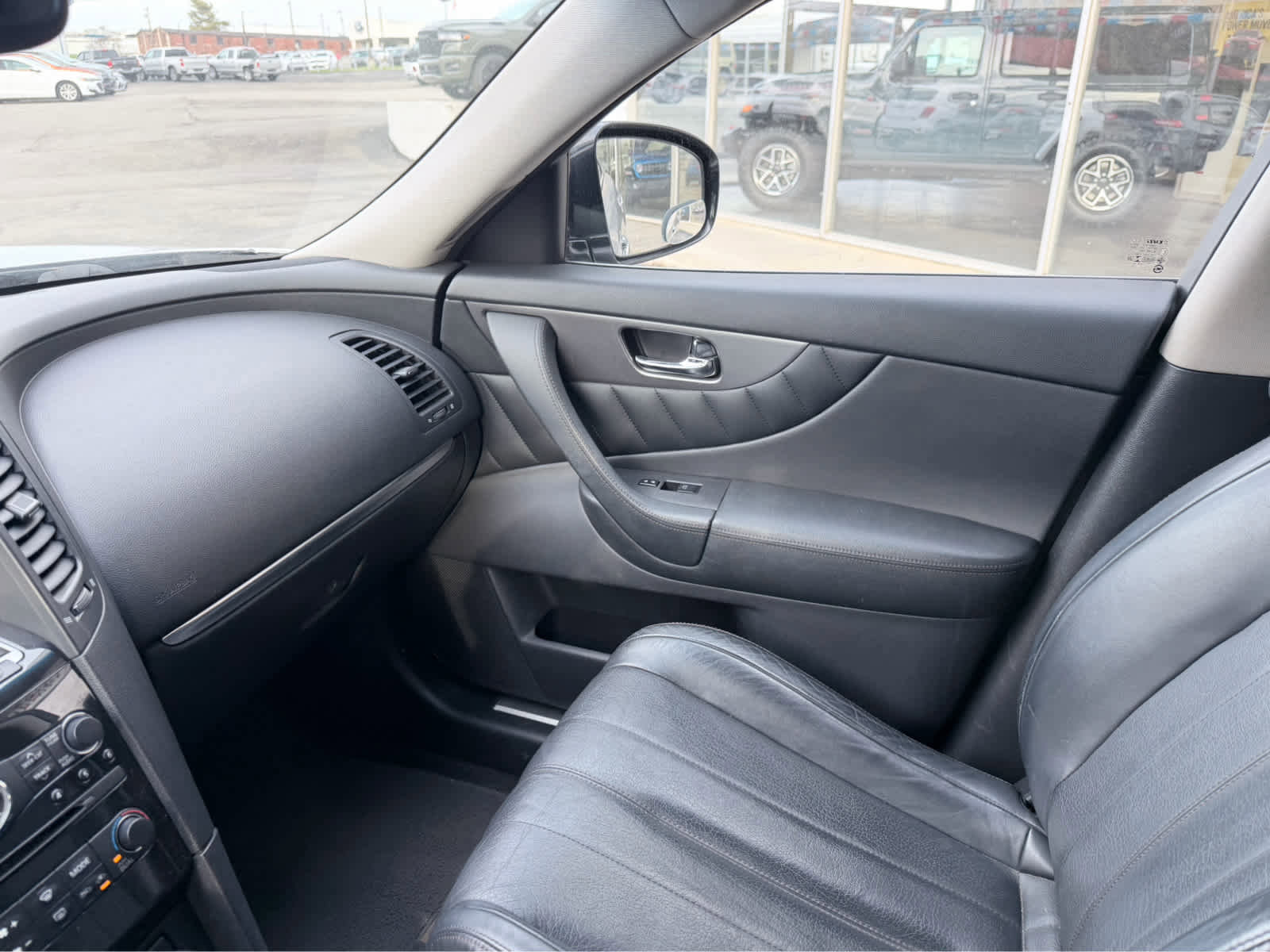 Used 2017 INFINITI QX70 AWD w/ Premium Package image 29