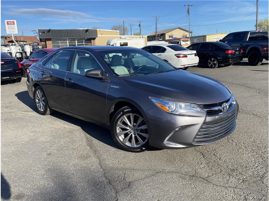 Used 2015 Toyota Camry XLE w/ Moonroof Package image 3