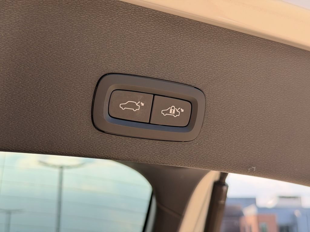 Certified 2023 Volvo C40 P8 Recharge Ultimate AWD/4WD image 29