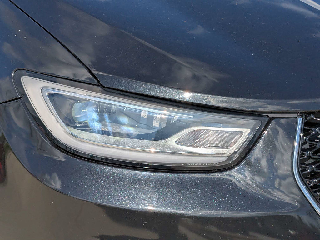 Certified 2023 Chrysler Pacifica Limited FWD image 9