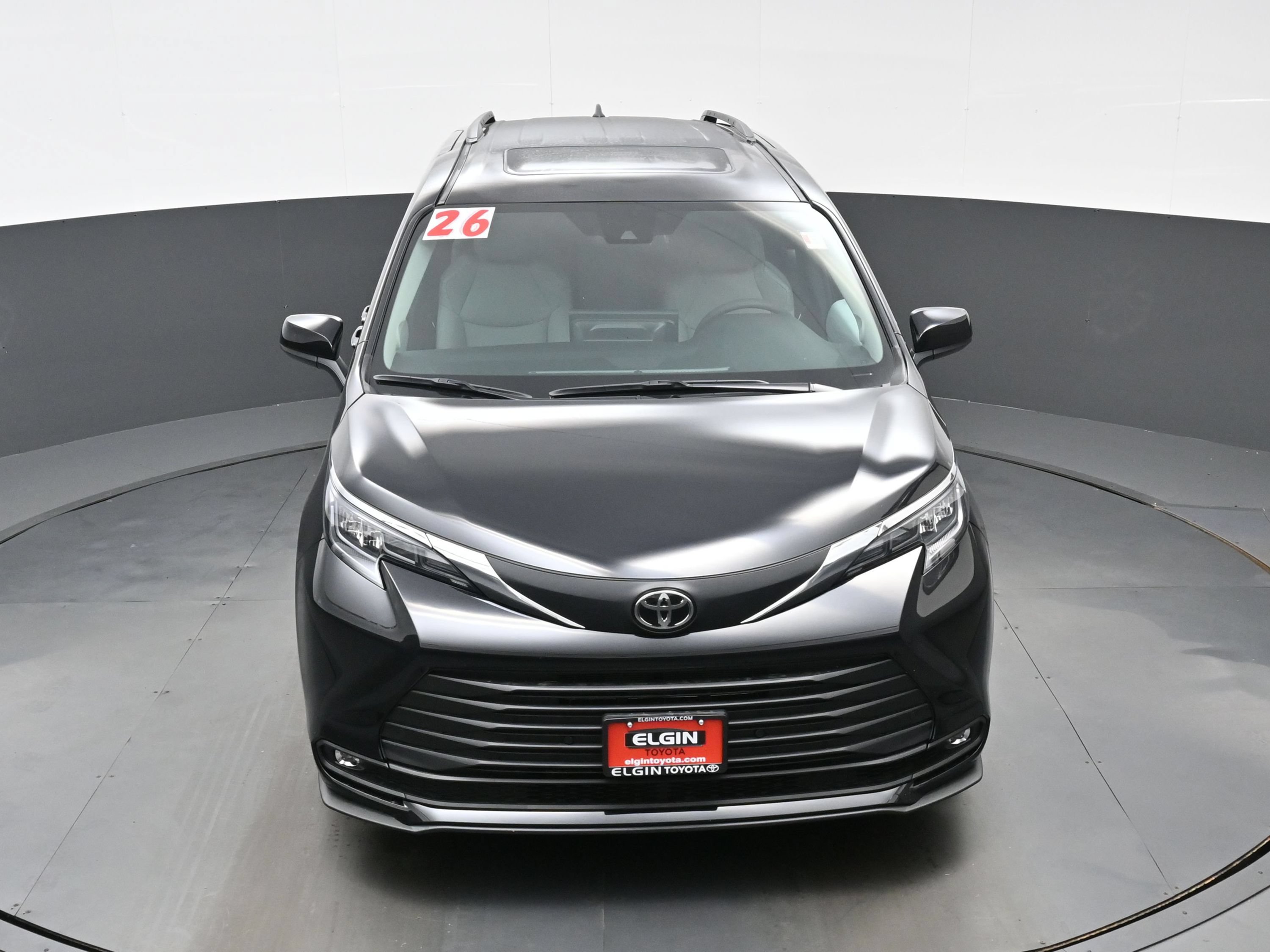 Used 2026 Toyota Sienna XLE FWD image 37
