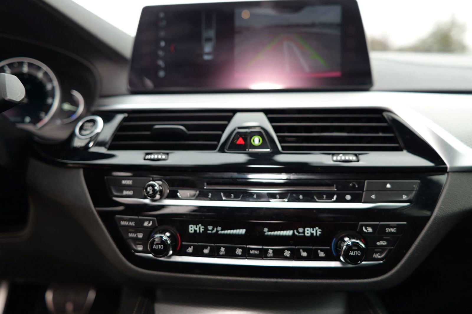 Used 2018 BMW M550i xDrive image 24