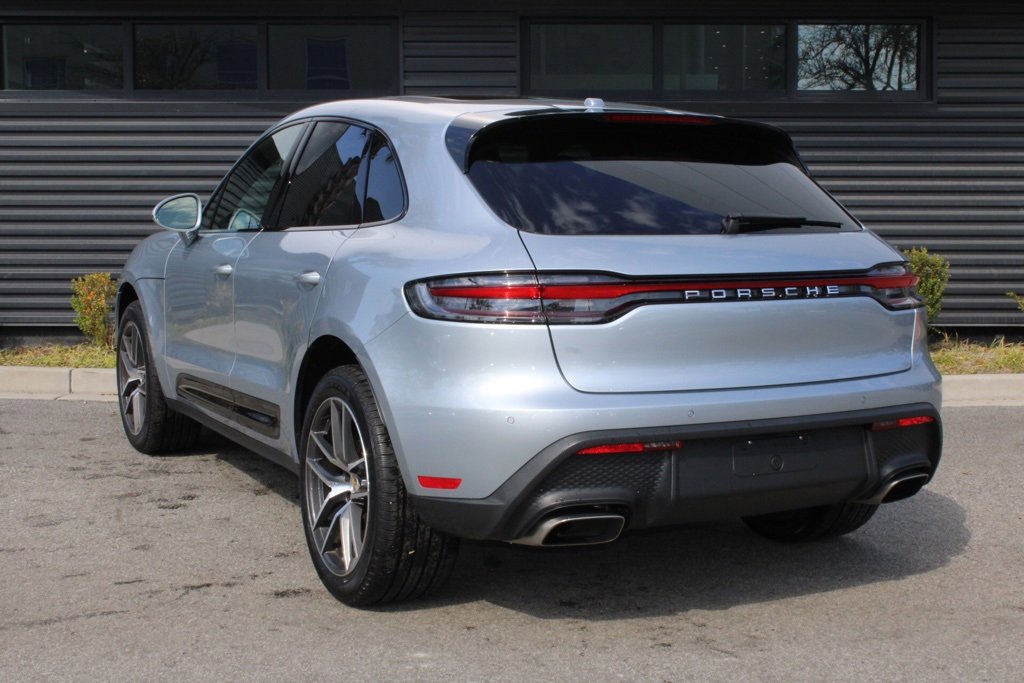 Used 2024 Porsche Macan image 3