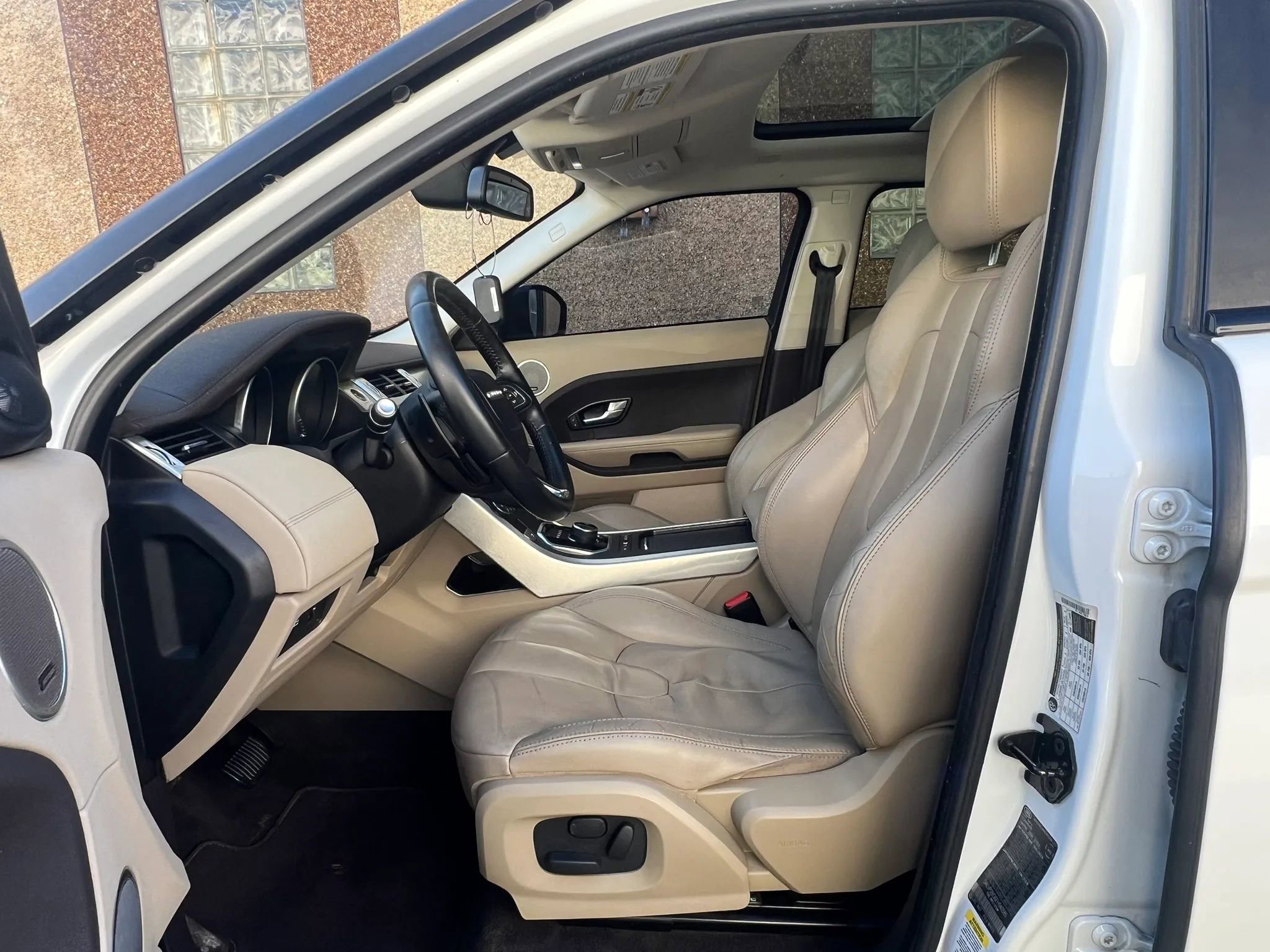 Used 2014 Land Rover Range Rover Evoque Pure Plus image 23