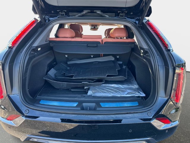 New 2027 Cadillac Optiq Premium Sport w/ LPO, Floor Liner Package AWD/4WD image 5