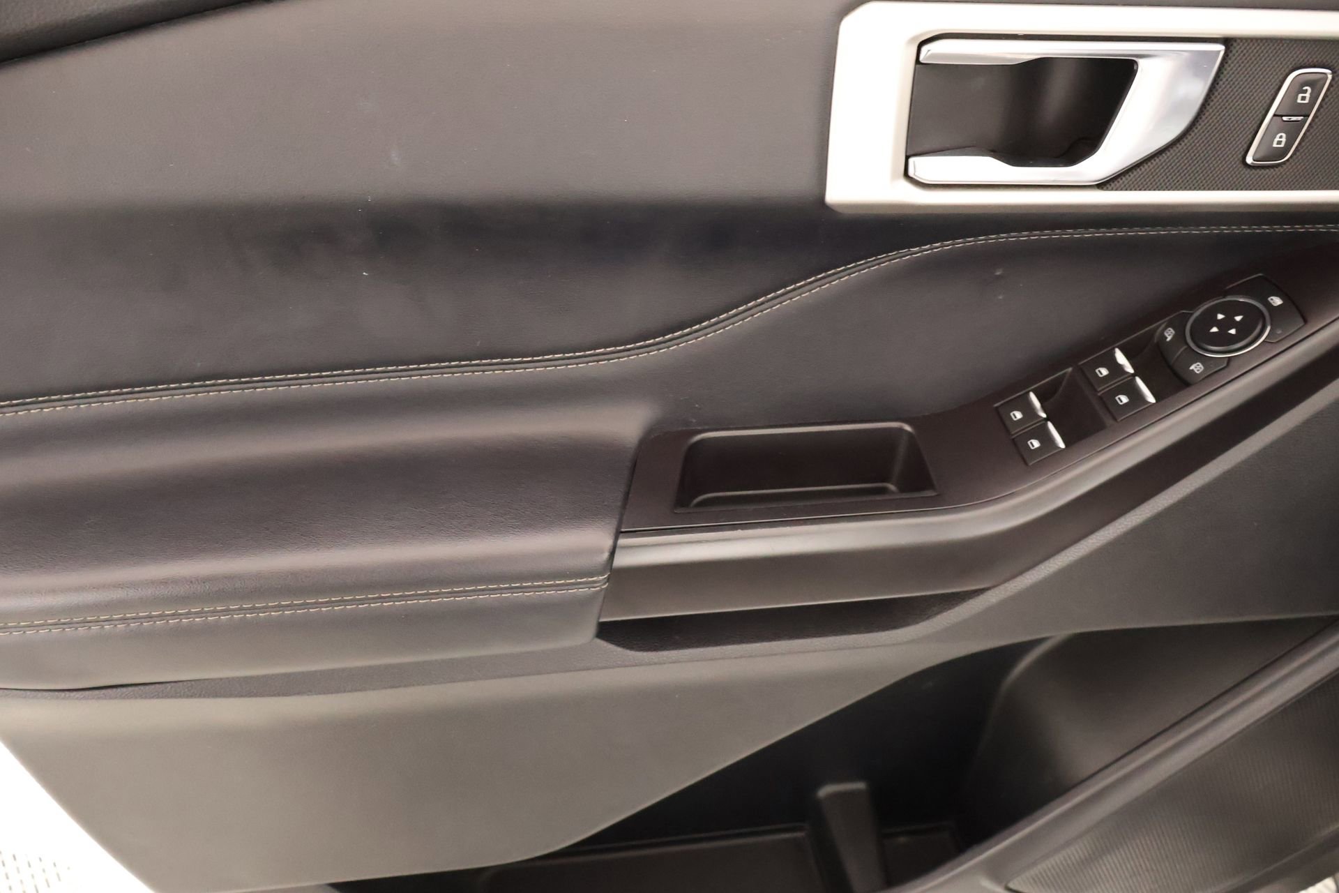 Used 2020 Ford Explorer XLT w/ Equipment Group 202A image 16