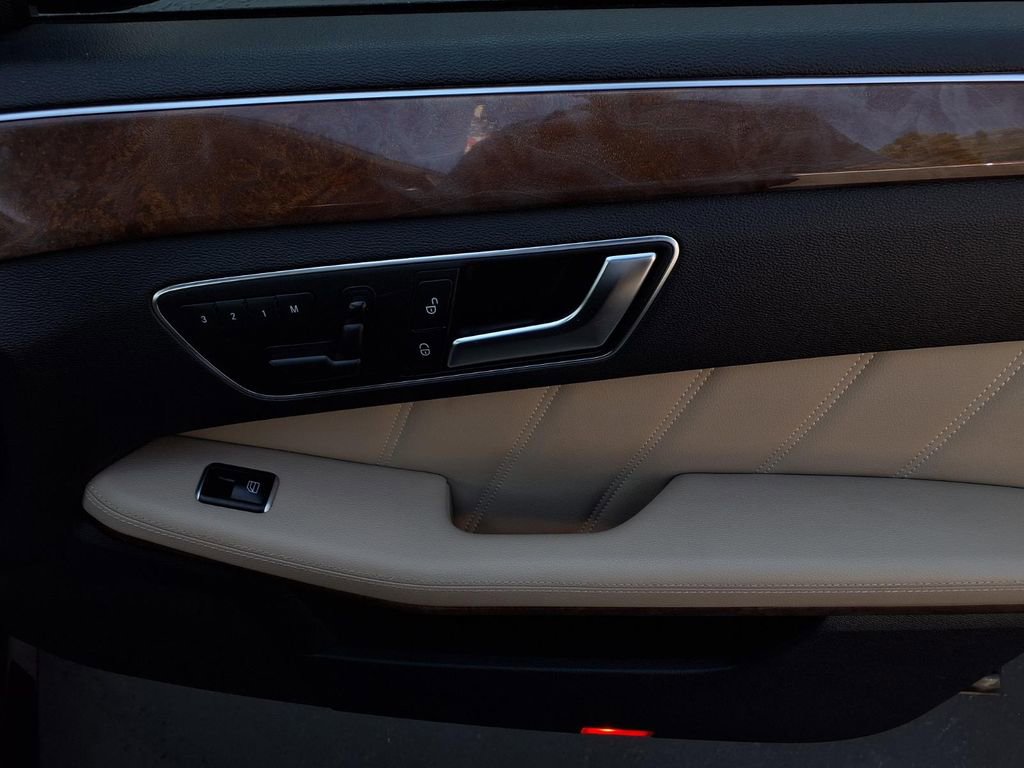 Used 2013 Mercedes-Benz E 350 Sedan image 23