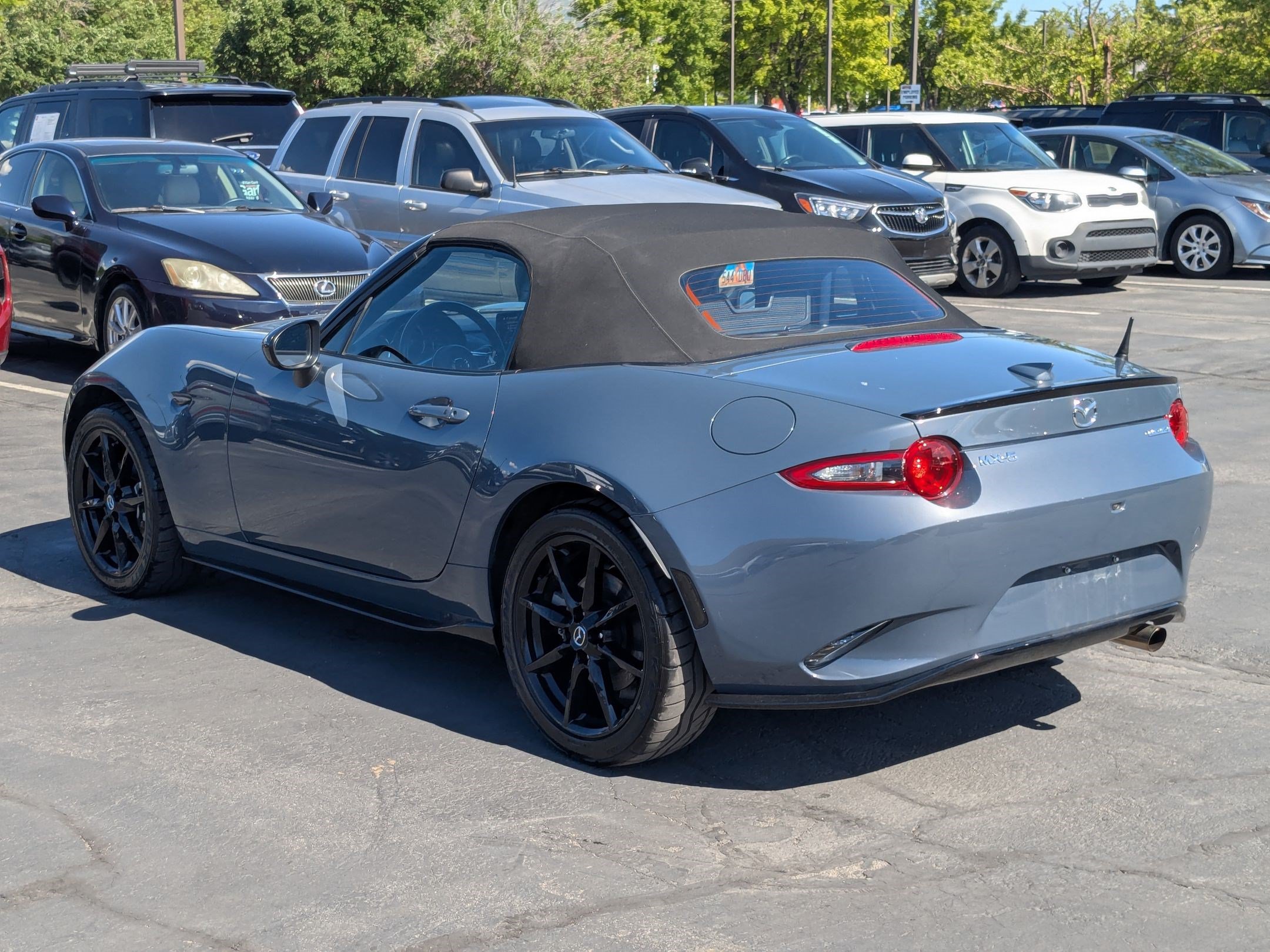 Used 2021 MAZDA MX-5 Miata Club w/ Appearance Package RWD image 8