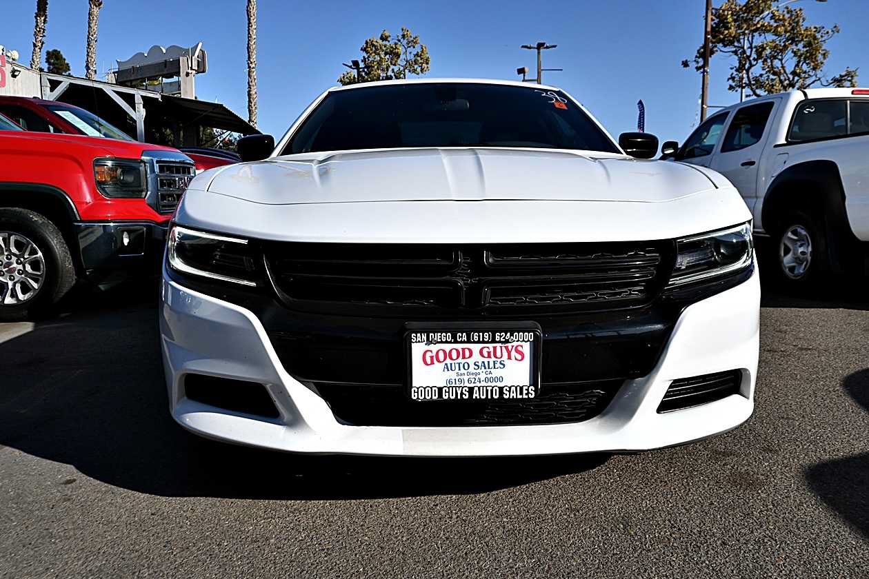 Used 2019 Dodge Charger SXT w/ Plus Group RWD image 2