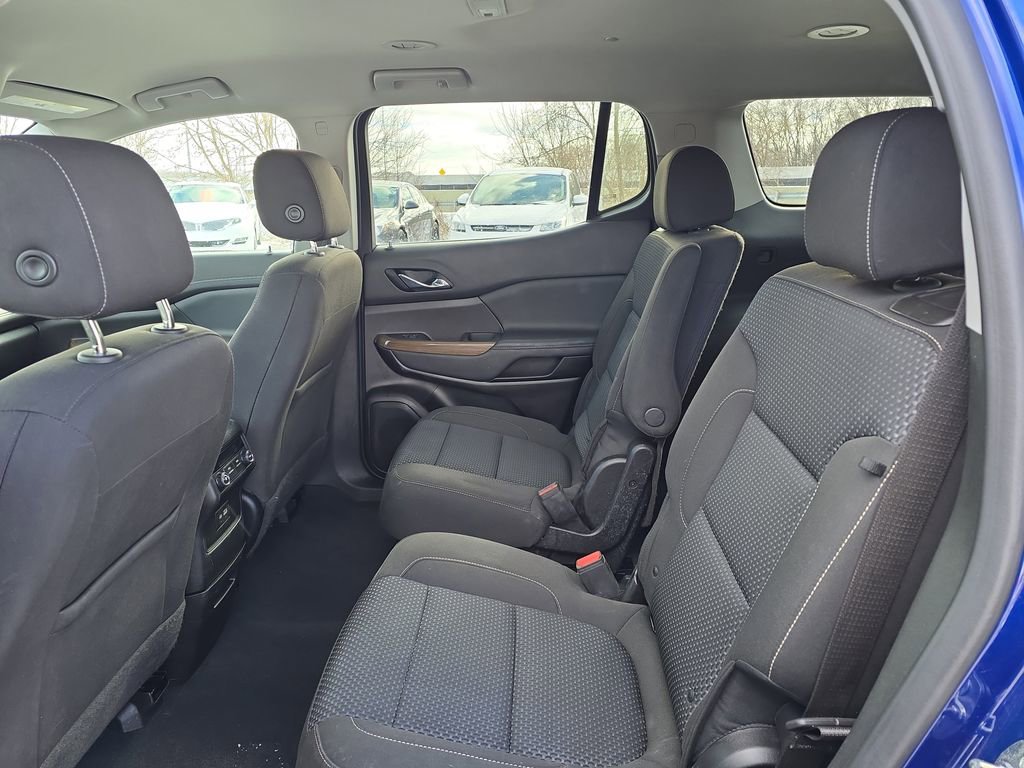 Used 2023 GMC Acadia SLE image 11
