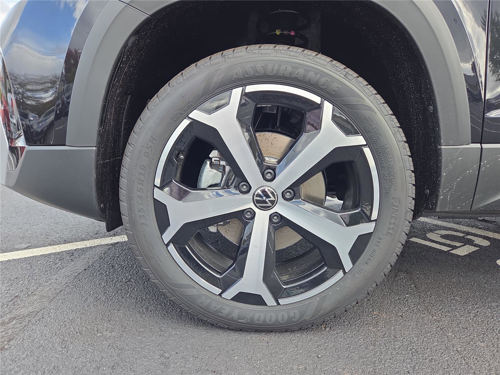 New 2025 Volkswagen Taos SEL image 10