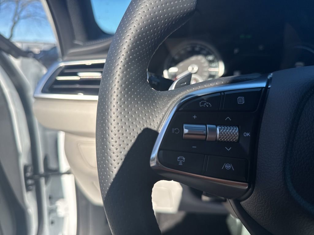 New 2025 Genesis G70 2.5T image 18