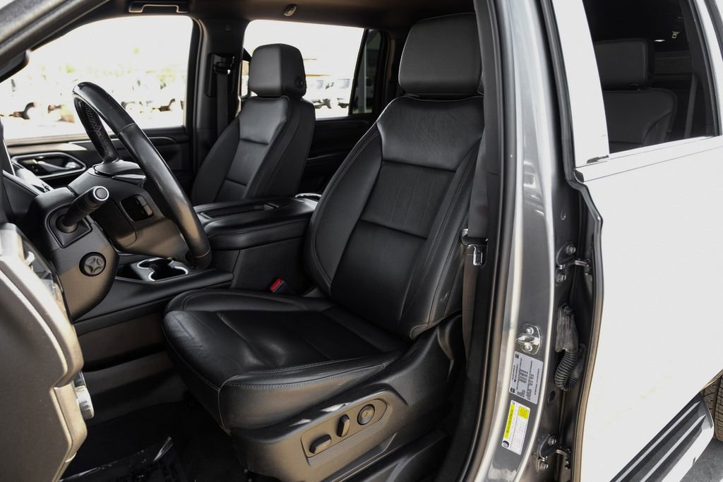 Used 2022 Chevrolet Suburban LT w/ Luxury Package image 33