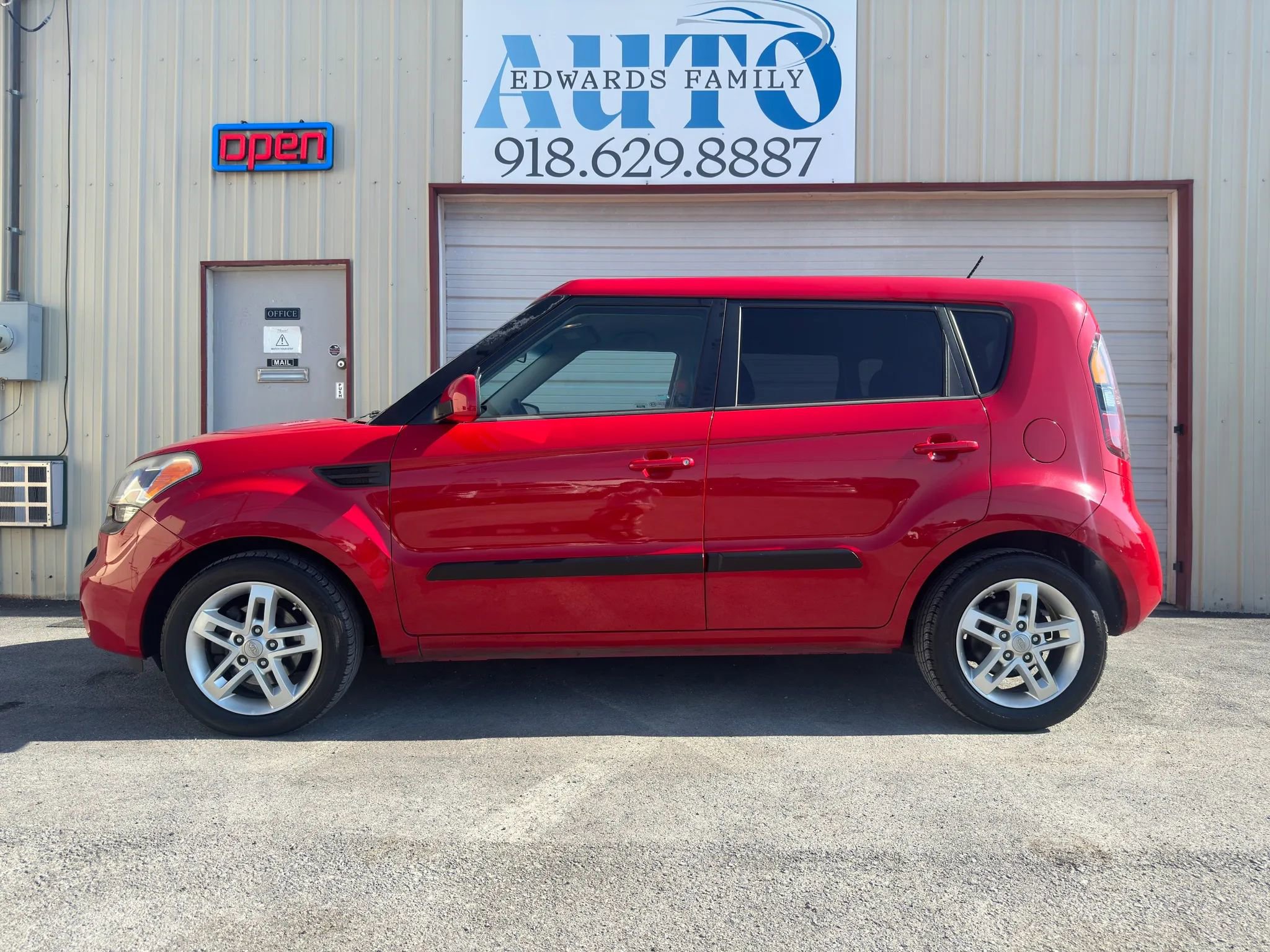 Used 2011 Kia Soul + w/ Audio Pkg FWD image 14