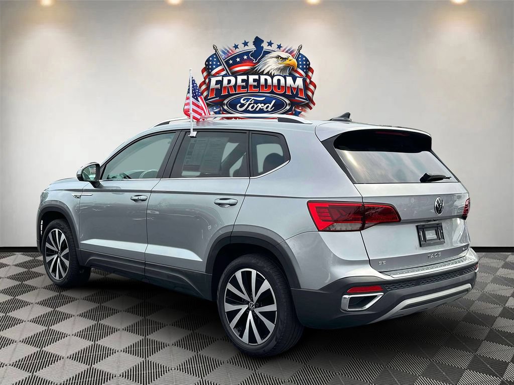 Used 2023 Volkswagen Taos SE w/ Panoramic Sunroof Package AWD/4WD image 6