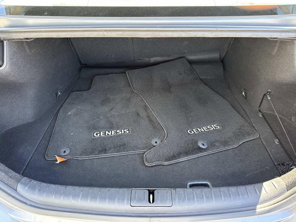 Used 2023 Genesis G70 2.0T image 9