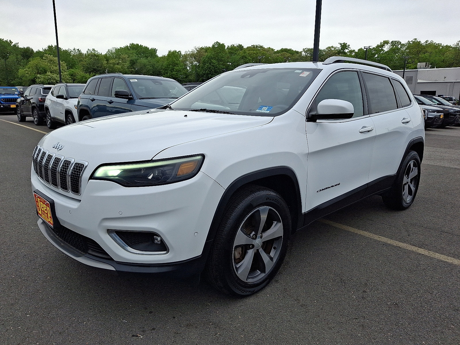 Certified 2019 Jeep Cherokee Limited w/ Technology Group AWD/4WD image 3