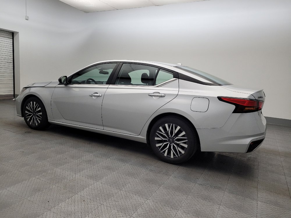 Used 2024 Nissan Altima 2.5 SV image 3