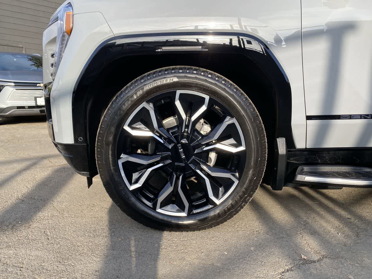 Used 2024 GMC Sierra EV Denali AWD/4WD image 11