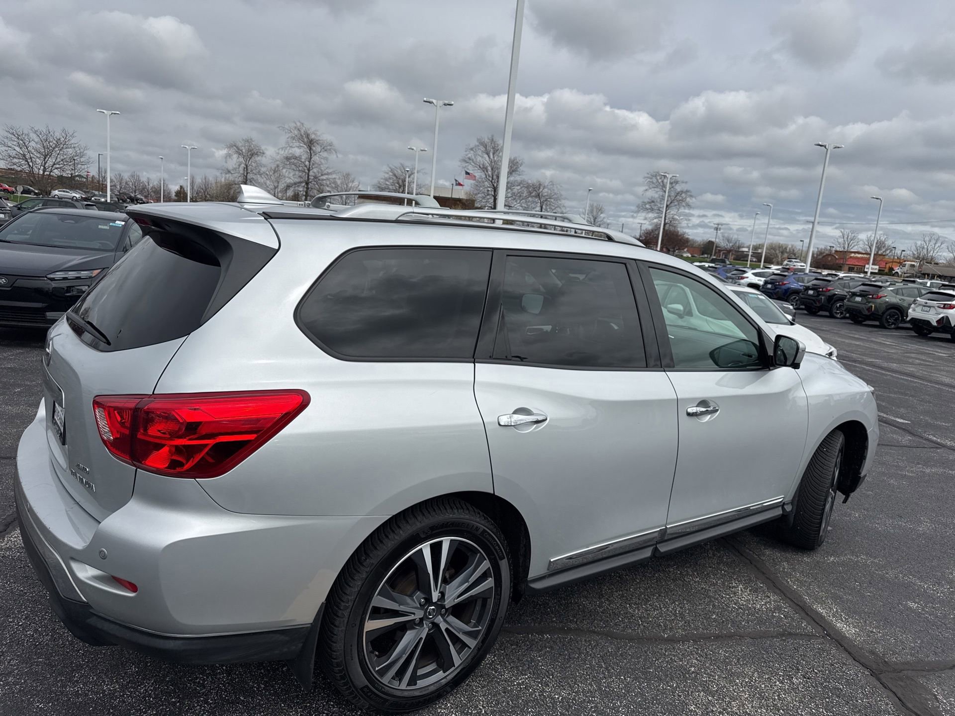 Used 2019 Nissan Pathfinder Platinum image 6