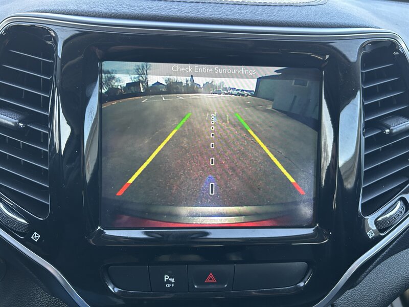 Used 2019 Jeep Cherokee Limited AWD/4WD image 23