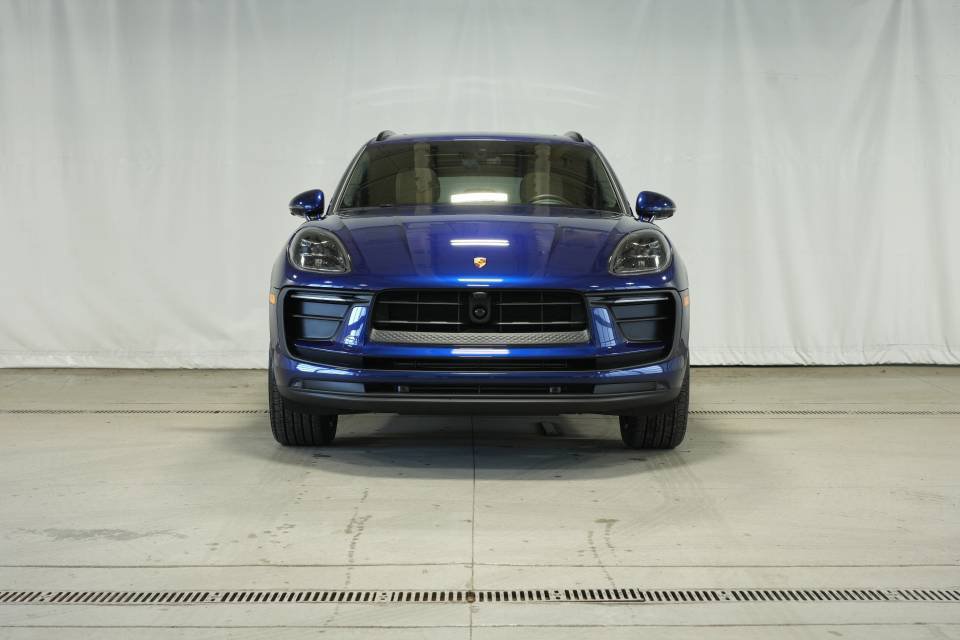 Certified 2026 Porsche Macan AWD/4WD image 10