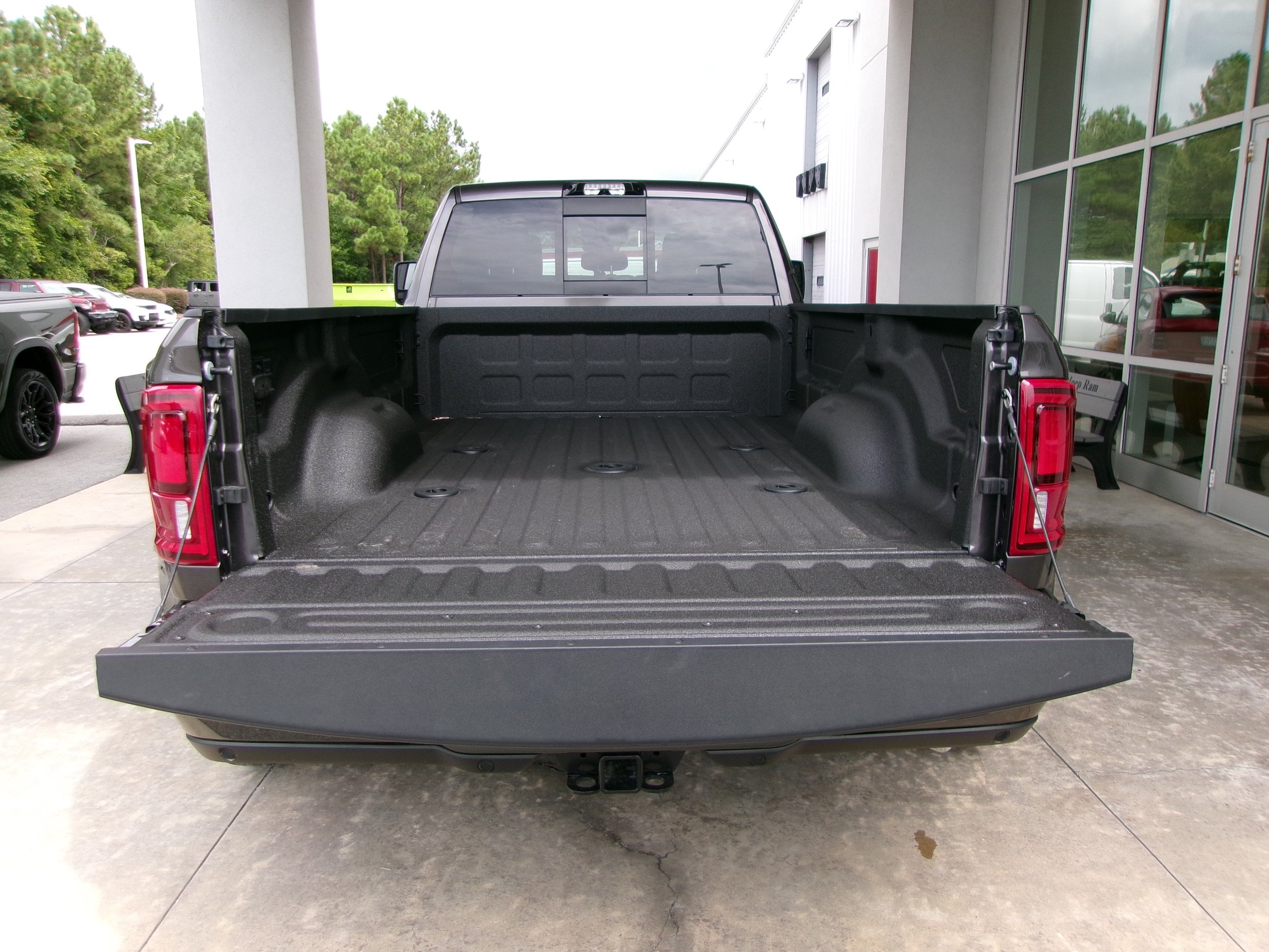 New 2026 RAM 3500 Laramie AWD/4WD image 18