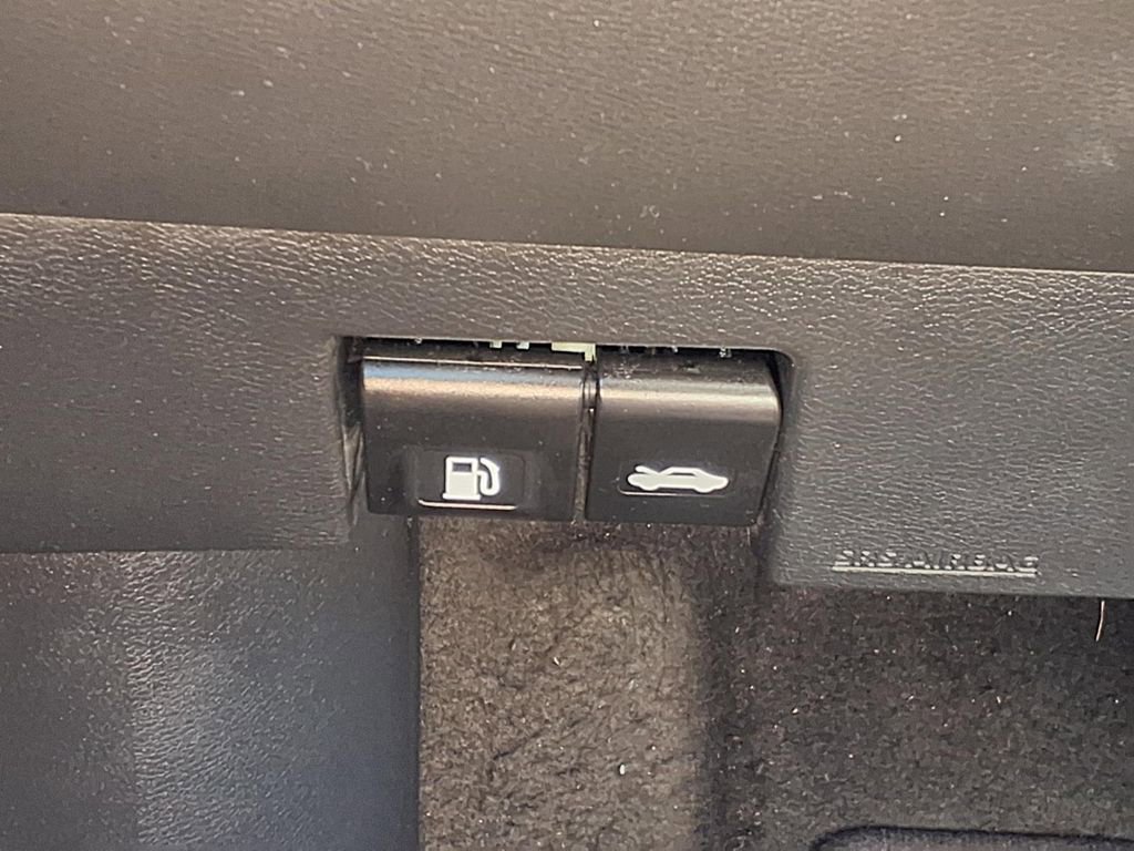 Used 2022 Nissan Versa SR w/ Convenience Package FWD image 23