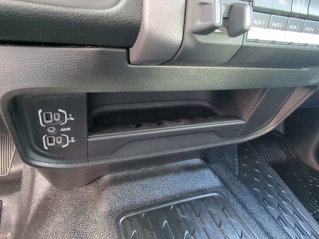 New 2026 RAM 3500 Big Horn AWD/4WD image 17