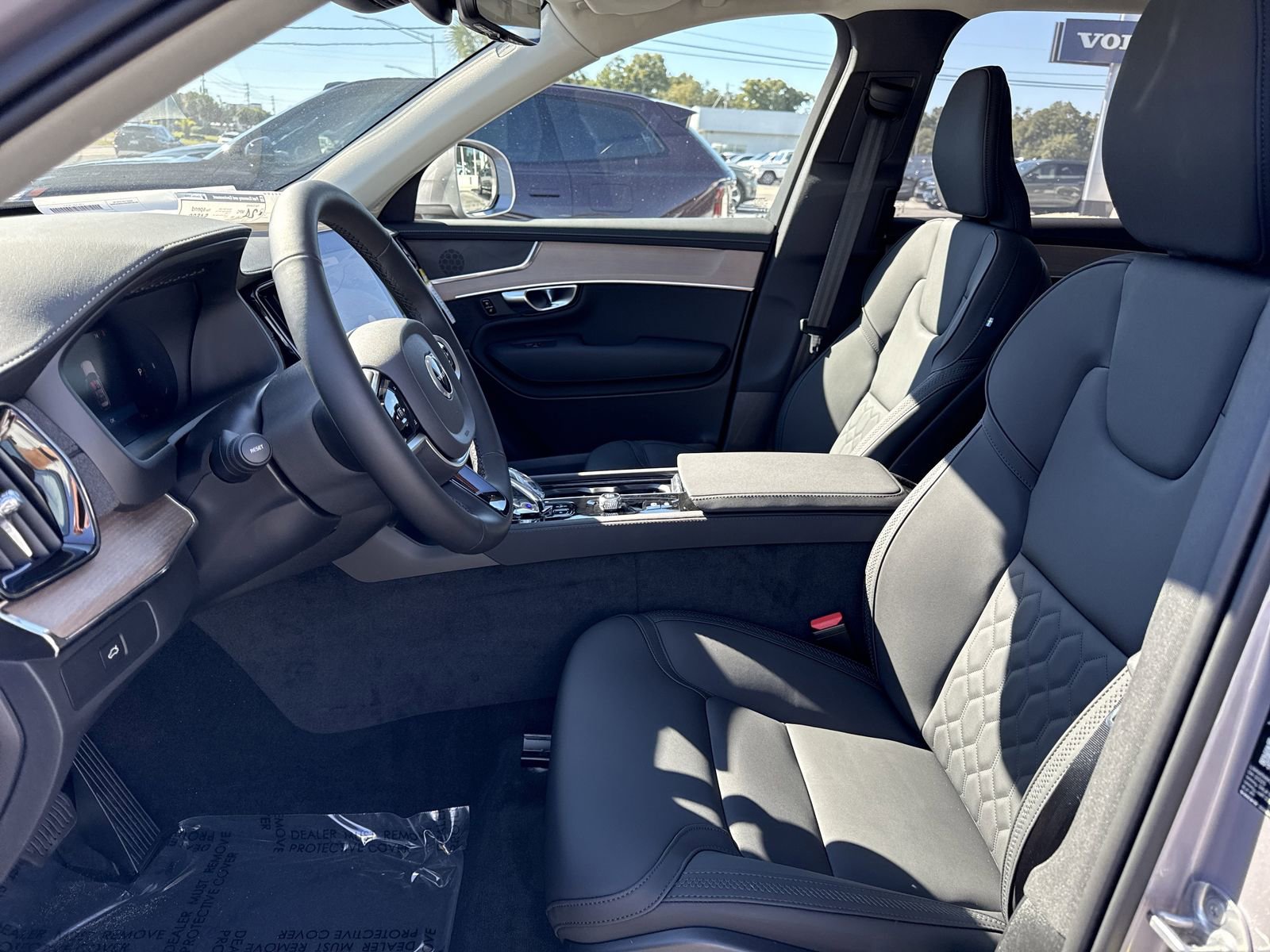 New 2026 Volvo XC90 B5 Plus w/ Protection Package Premier image 10