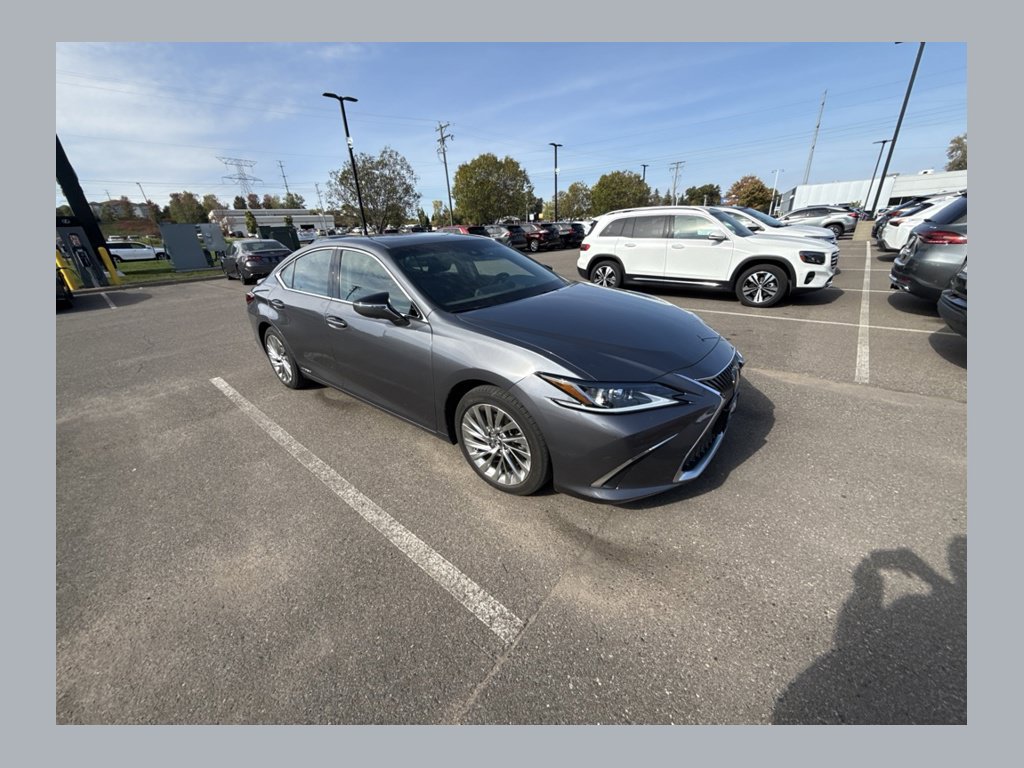 Used 2020 Lexus ES 300h w/ Accessory Package 2