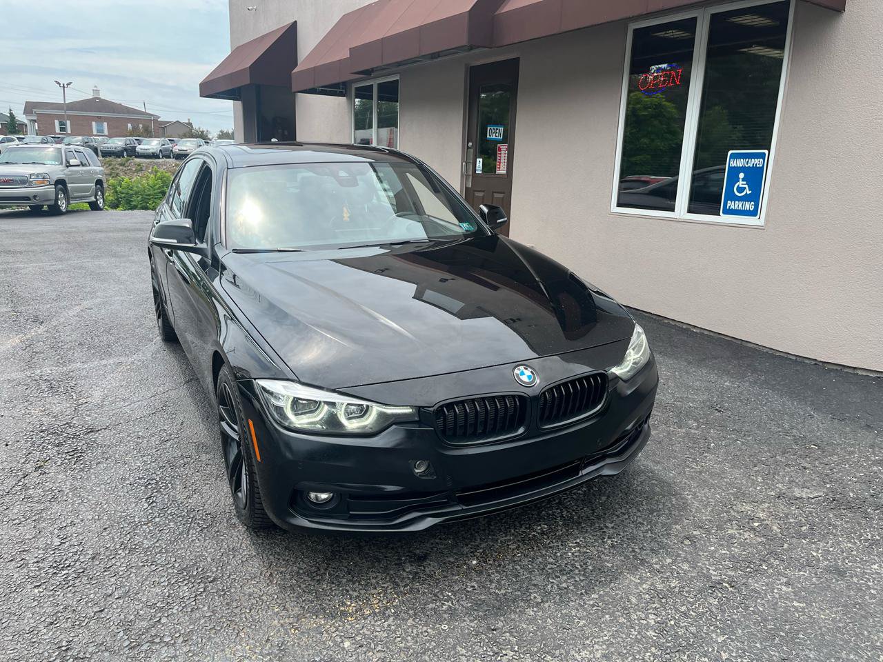 Used 2018 BMW 328d xDrive Sedan AWD/4WD image 2