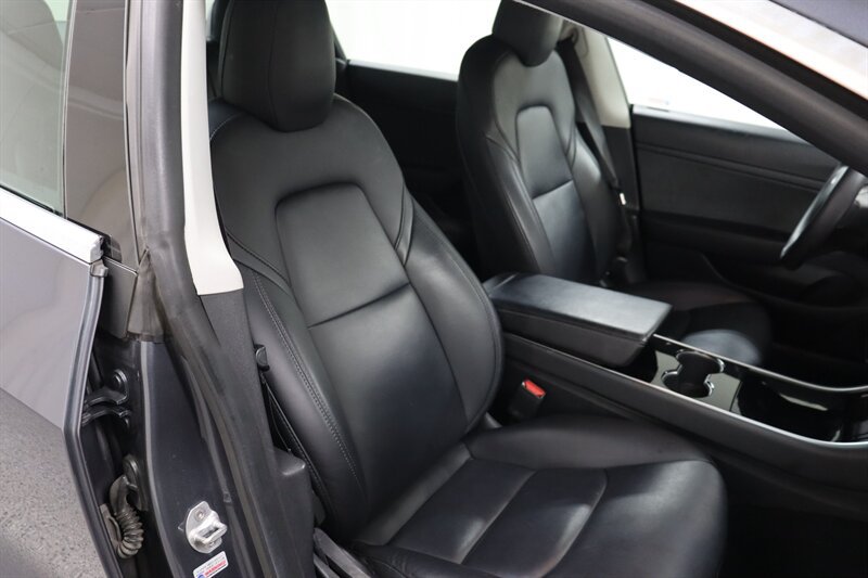 Used 2020 Tesla Model 3 Standard Range RWD image 17