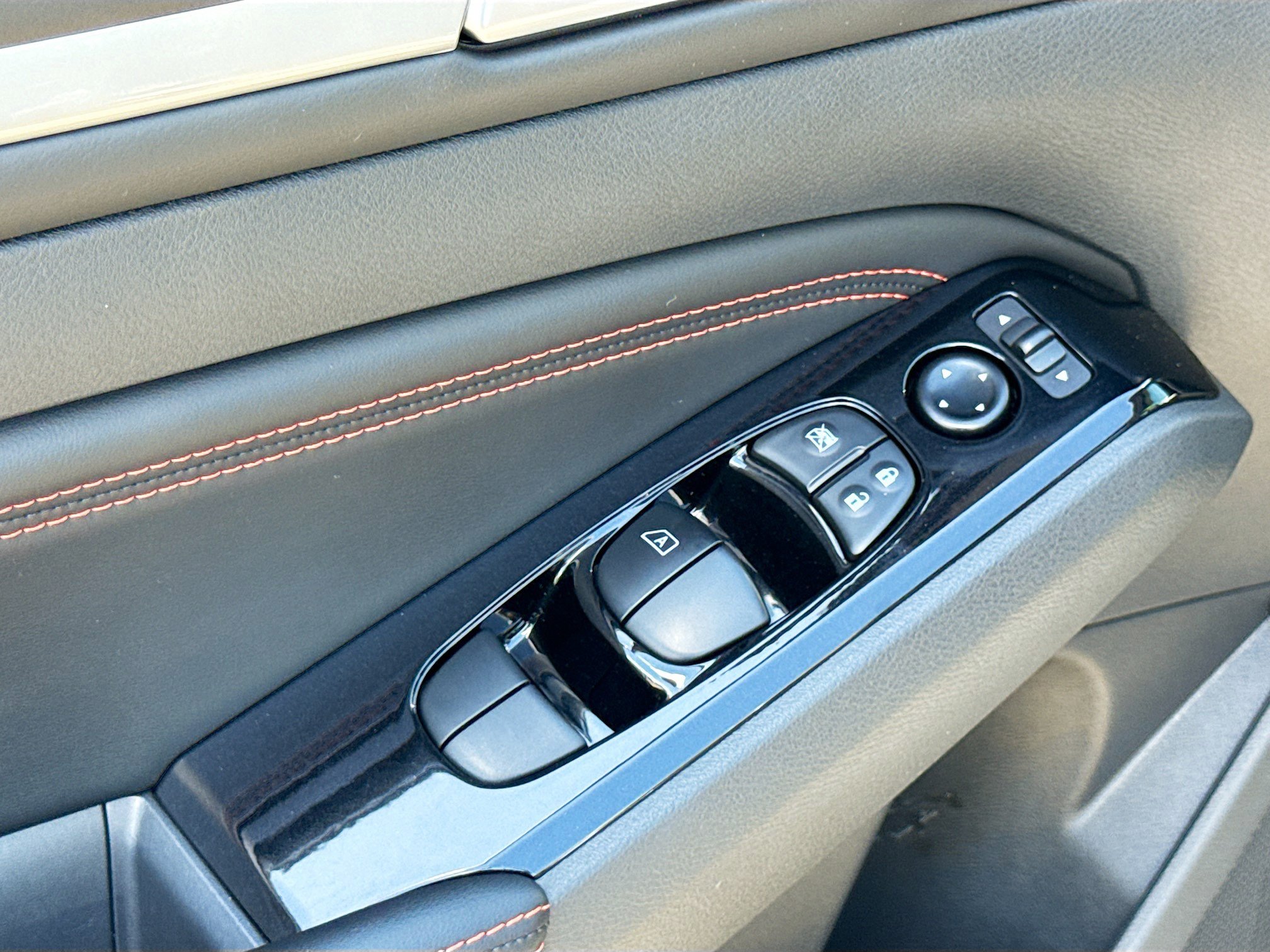 Used 2023 Nissan Altima 2.5 SR FWD image 7