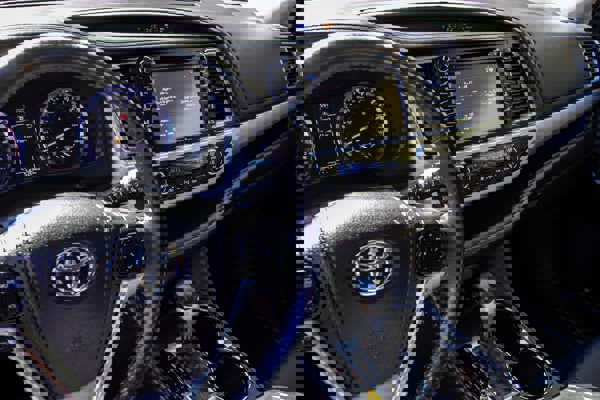 Used 2015 Toyota Highlander XLE image 12