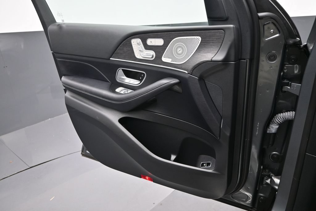 Used 2021 Mercedes-Benz GLE 350 4MATIC w/ AMG Line Exterior image 6