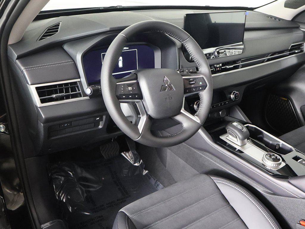 New 2025 Mitsubishi Outlander SE image 31