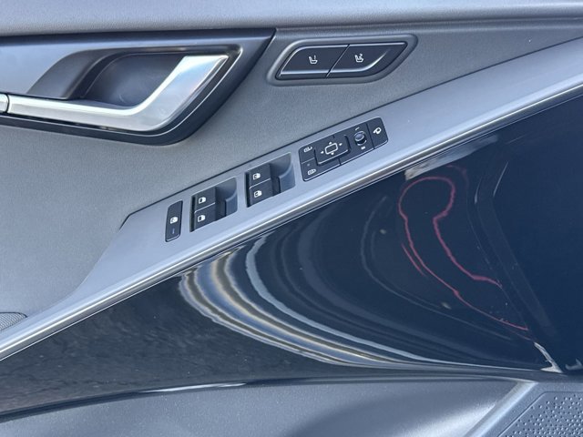 New 2025 Kia Niro SX Touring image 4