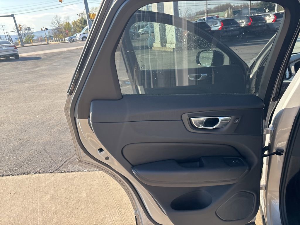 Certified 2025 Volvo XC60 B5 Plus AWD/4WD image 28