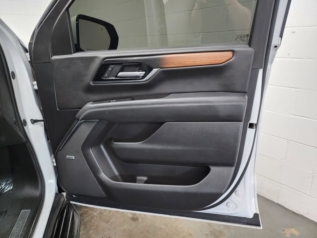 Used 2025 GMC Yukon Denali AWD/4WD image 36
